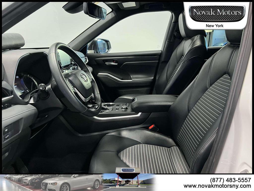 used 2022 Toyota Highlander car, priced at $39,599