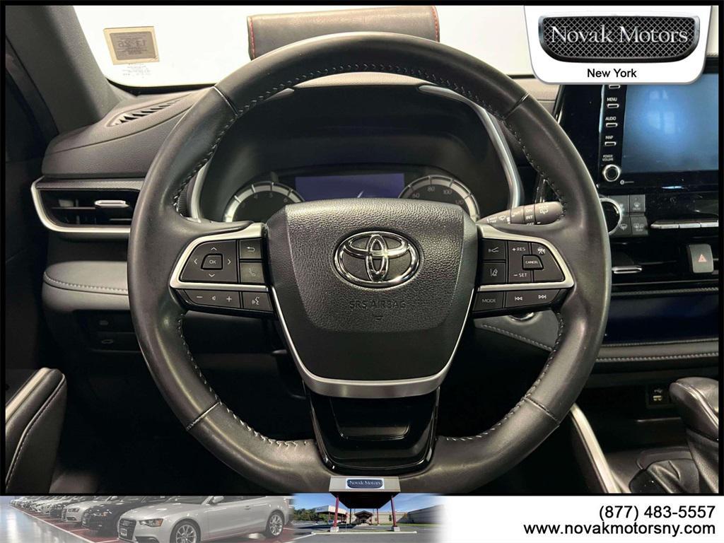 used 2022 Toyota Highlander car, priced at $39,599