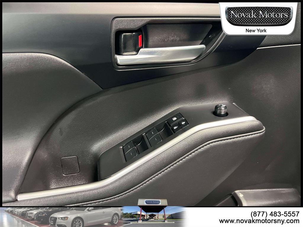 used 2022 Toyota Highlander car, priced at $39,599