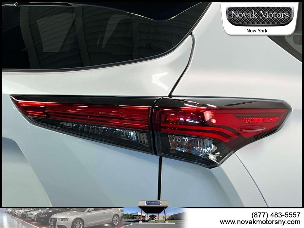 used 2022 Toyota Highlander car, priced at $39,599