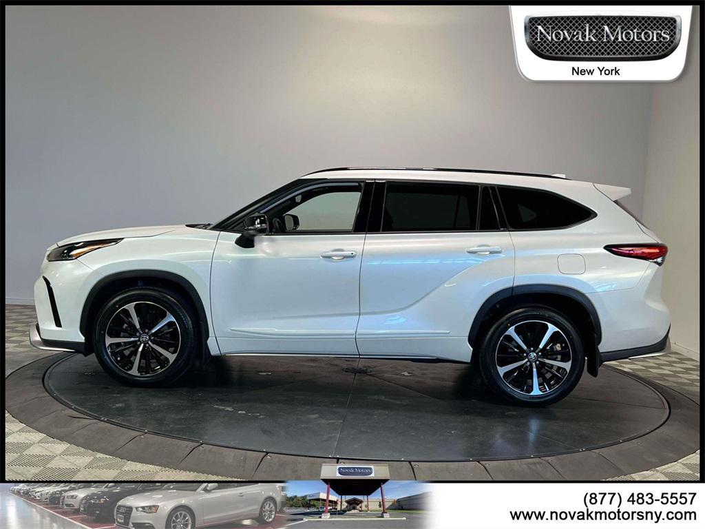 used 2022 Toyota Highlander car, priced at $39,599