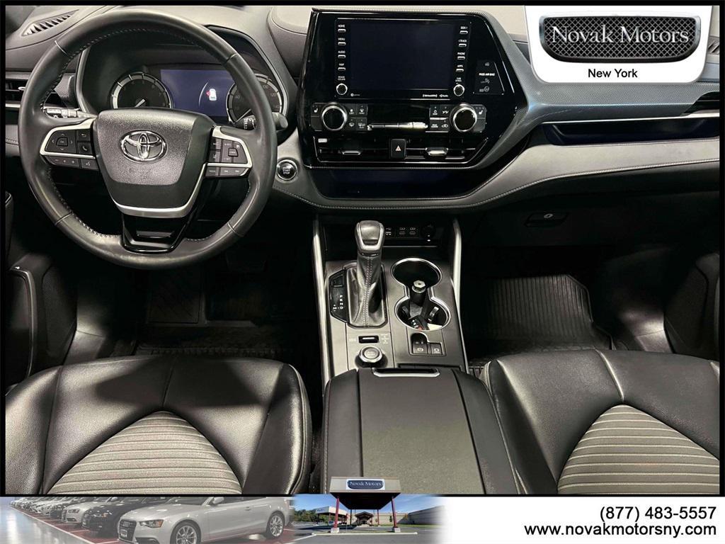 used 2022 Toyota Highlander car, priced at $39,599