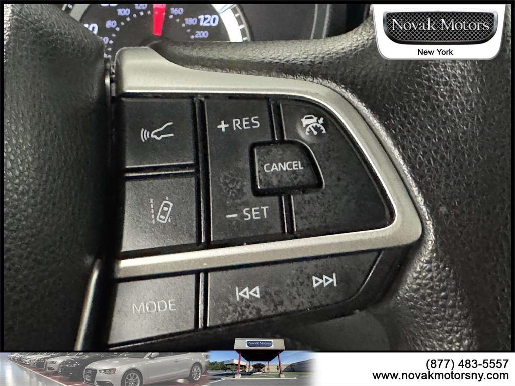 used 2022 Toyota Highlander car, priced at $29,699