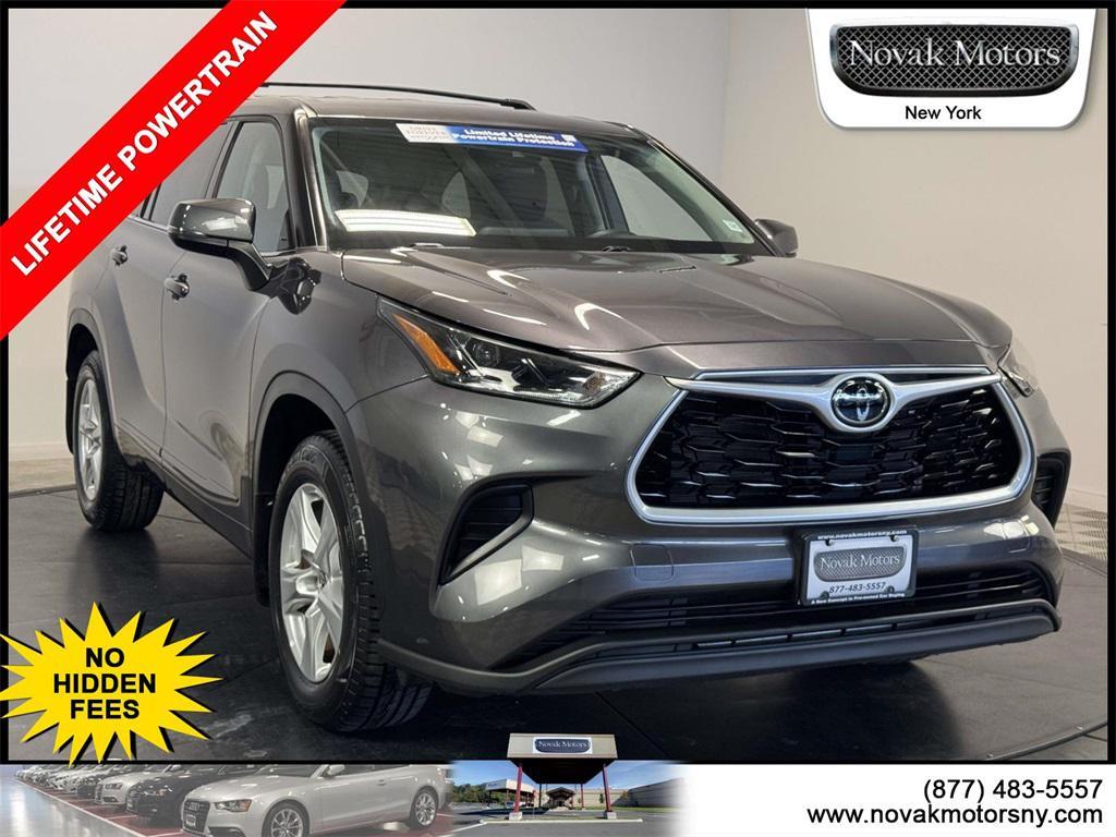 used 2022 Toyota Highlander car, priced at $29,699