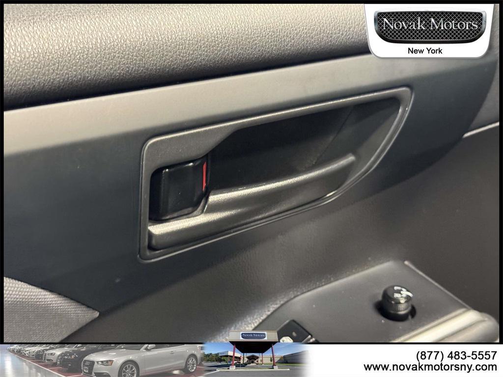 used 2022 Toyota Highlander car, priced at $29,699