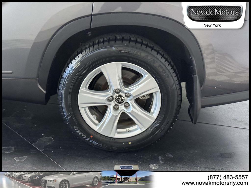 used 2022 Toyota Highlander car, priced at $29,699