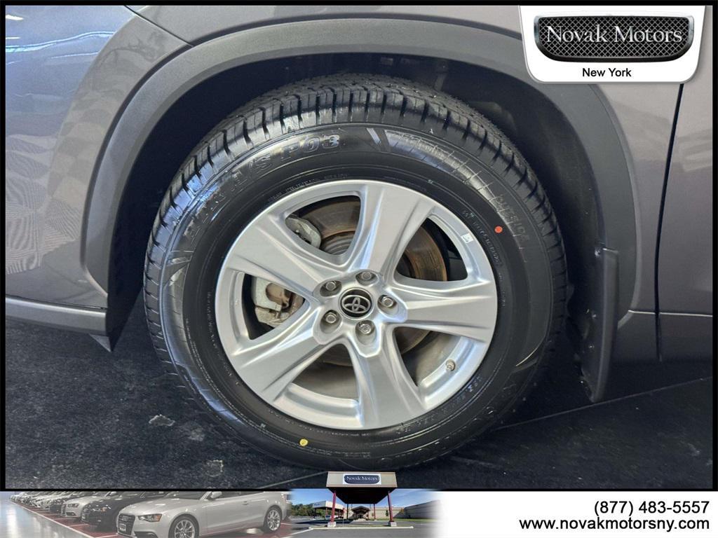 used 2022 Toyota Highlander car, priced at $29,699