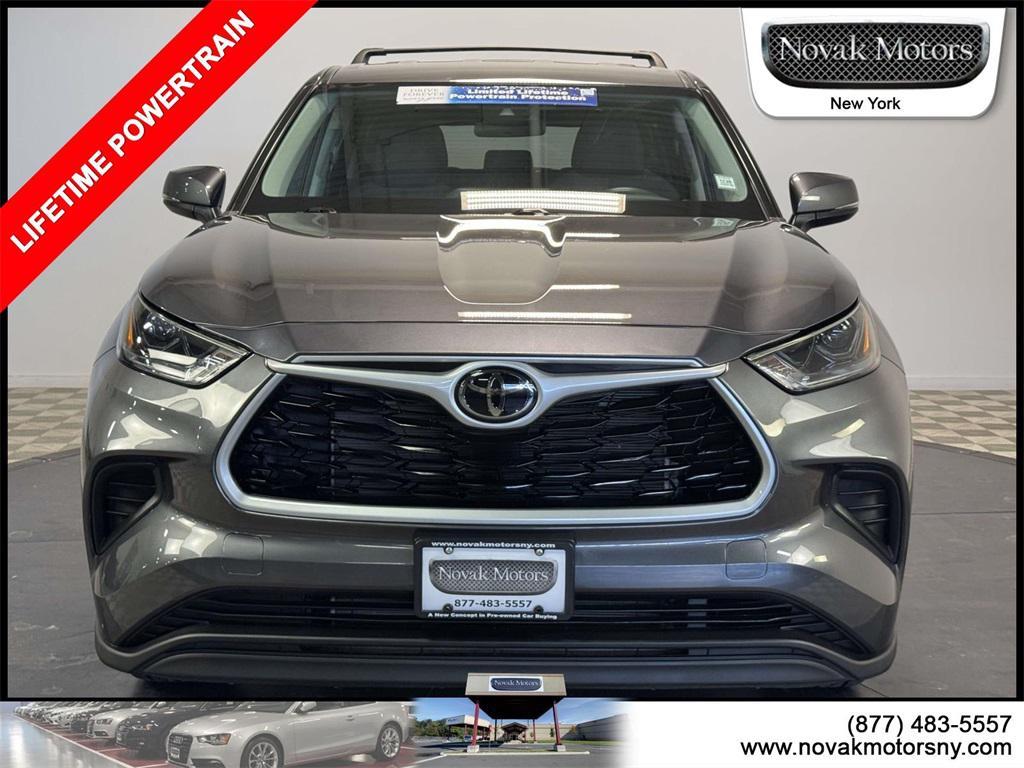 used 2022 Toyota Highlander car, priced at $29,699