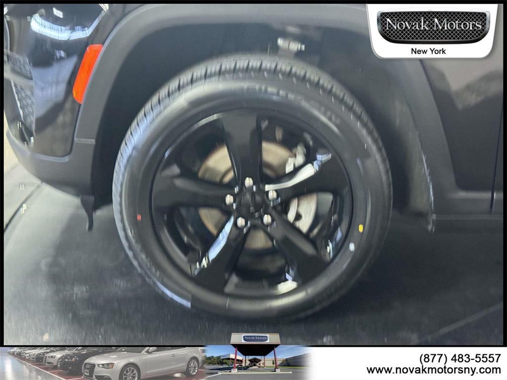 used 2022 Jeep Grand Cherokee car, priced at $33,899