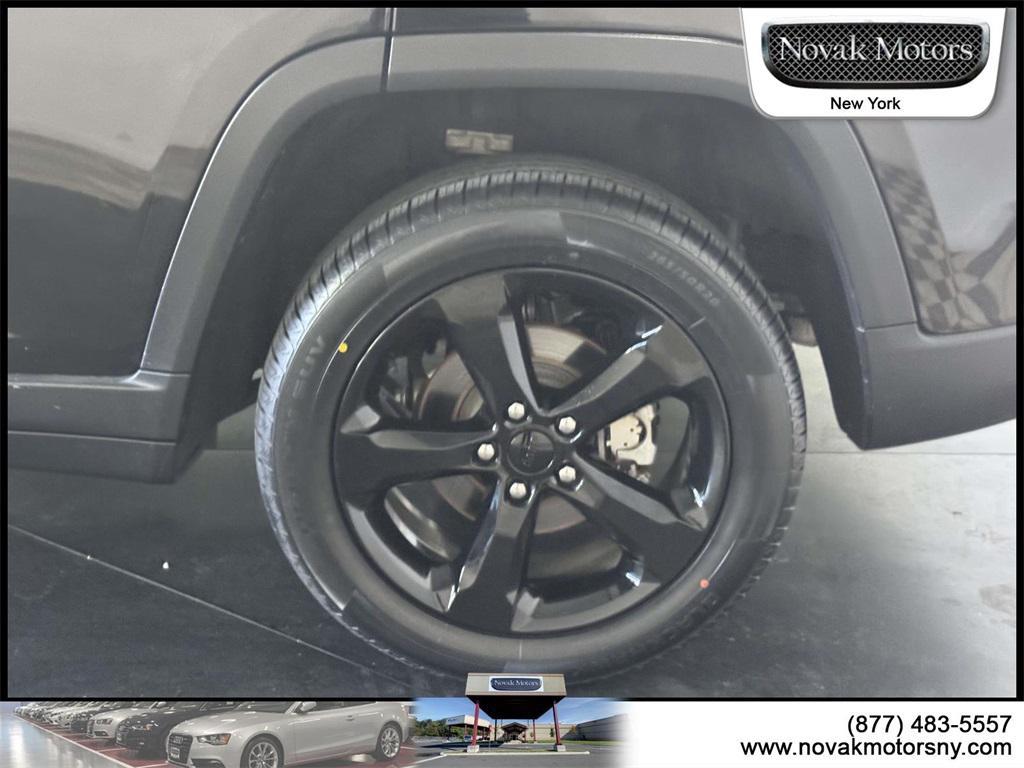 used 2022 Jeep Grand Cherokee car, priced at $33,899