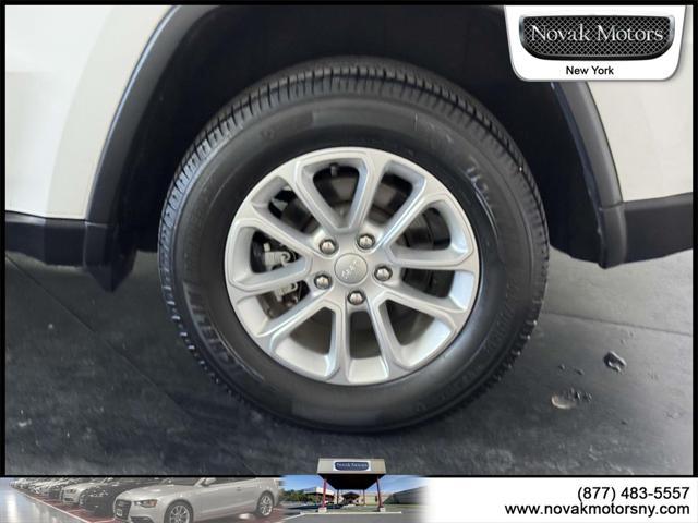 used 2022 Jeep Grand Cherokee car, priced at $30,895