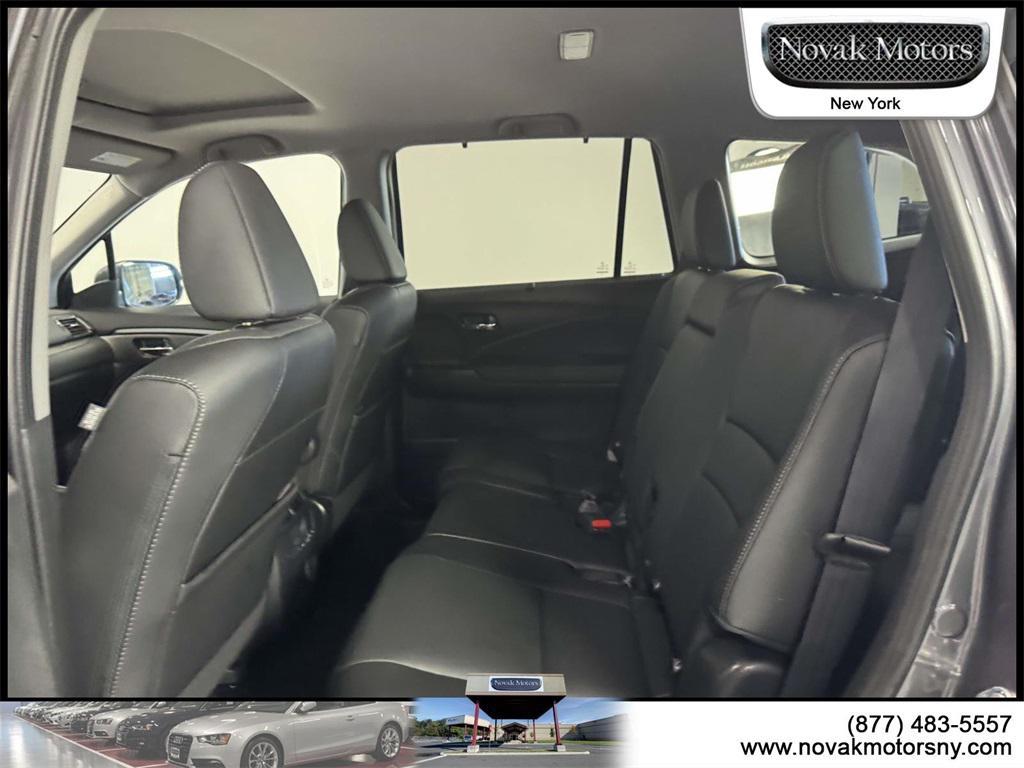 used 2022 Honda Pilot car, priced at $36,995