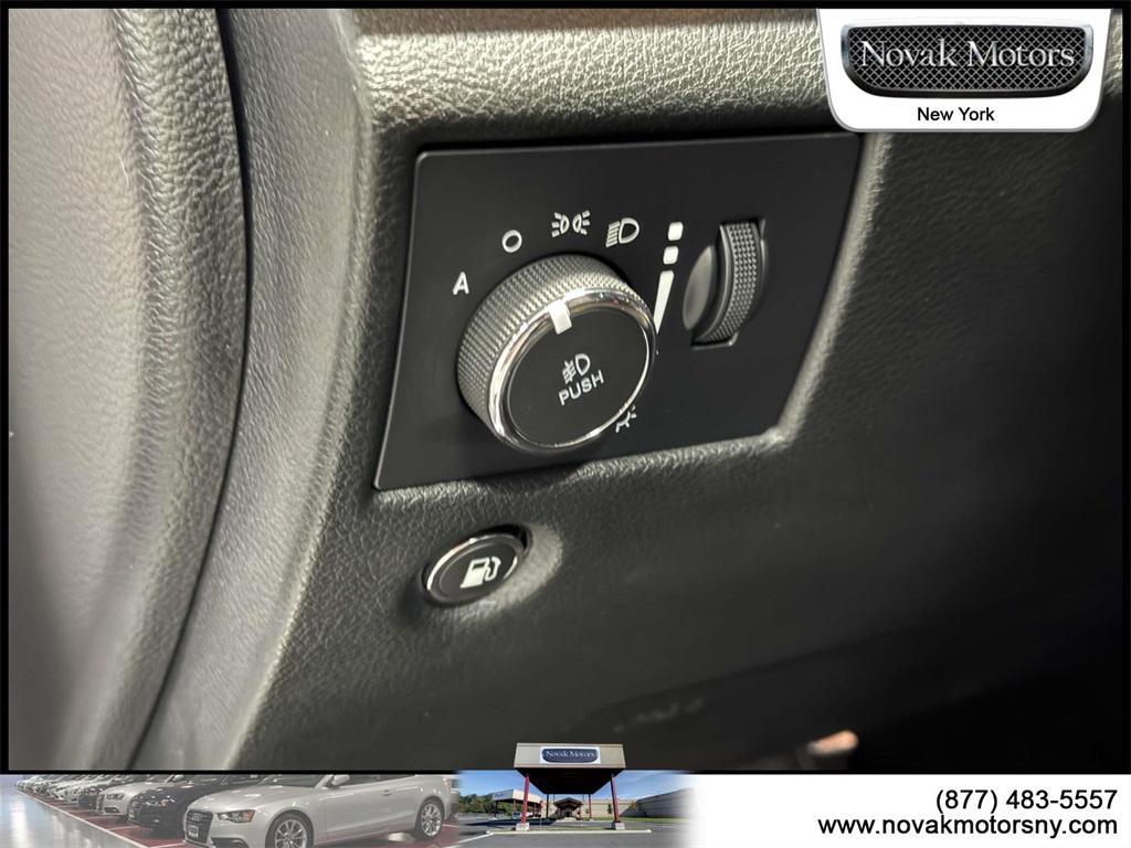used 2022 Jeep Grand Cherokee car, priced at $31,090
