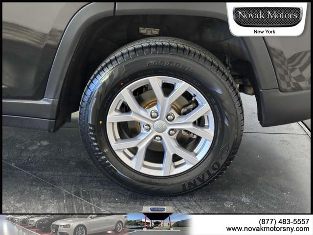 used 2022 Jeep Grand Cherokee car, priced at $29,895