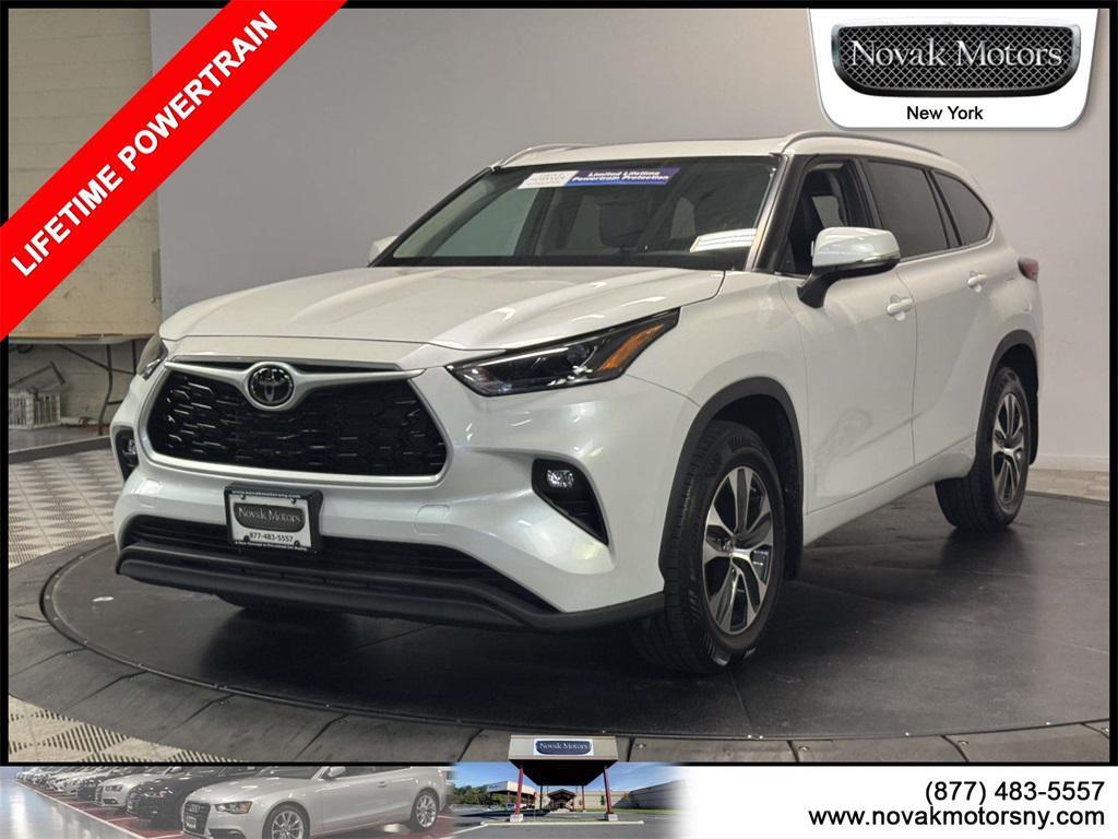 used 2022 Toyota Highlander car, priced at $40,595