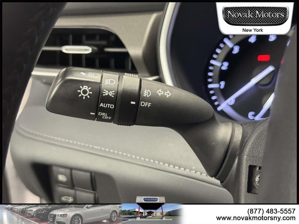 used 2022 Toyota Highlander car, priced at $40,595