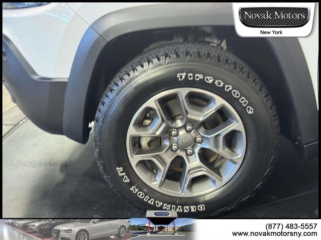 used 2022 Jeep Cherokee car, priced at $28,995