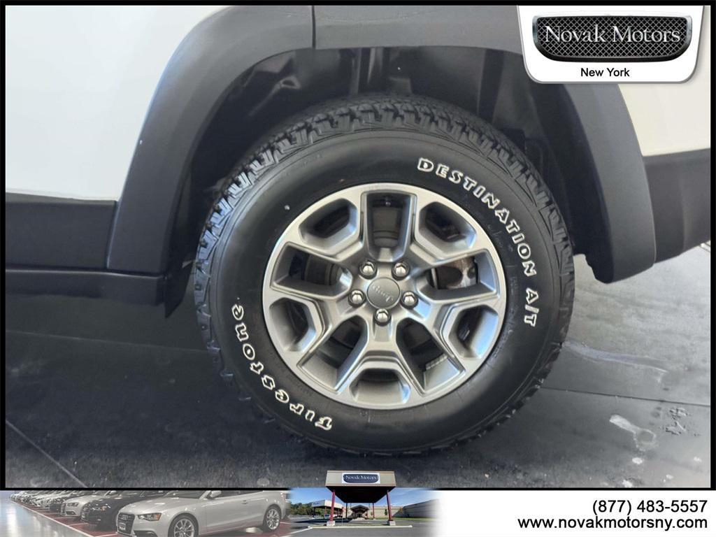 used 2022 Jeep Cherokee car, priced at $28,995