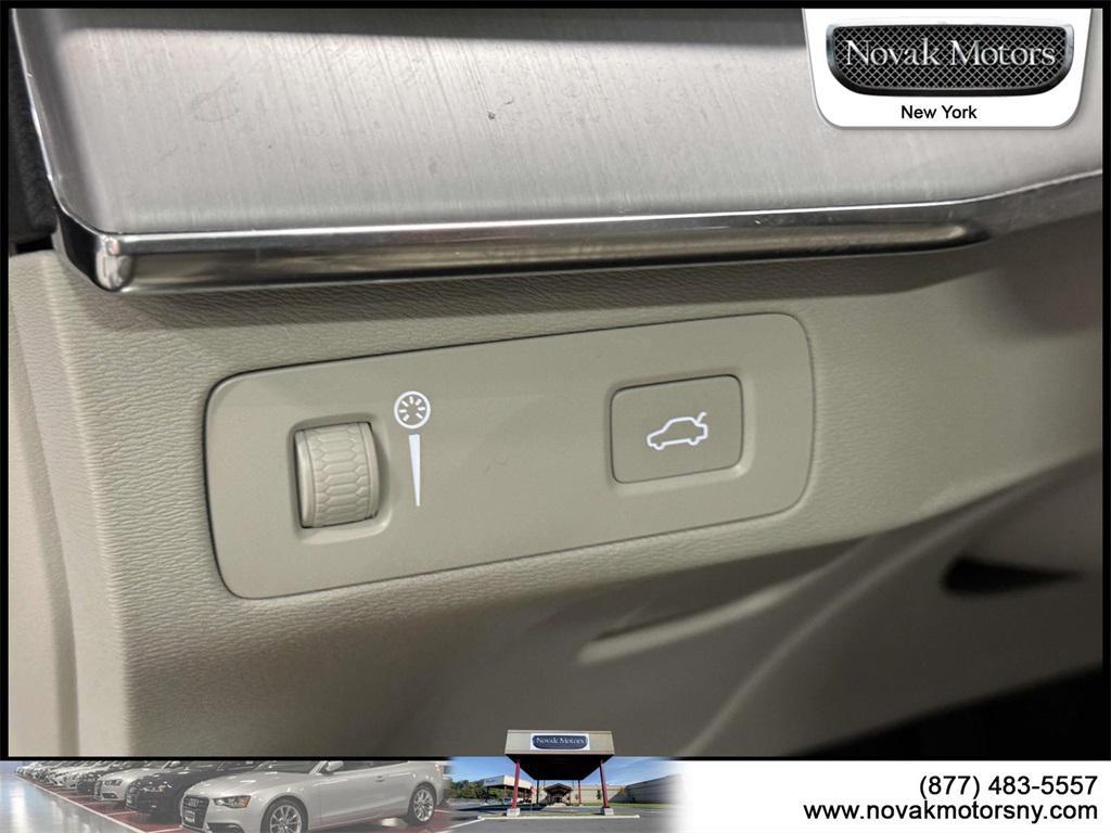 used 2022 Volvo XC90 car, priced at $37,499