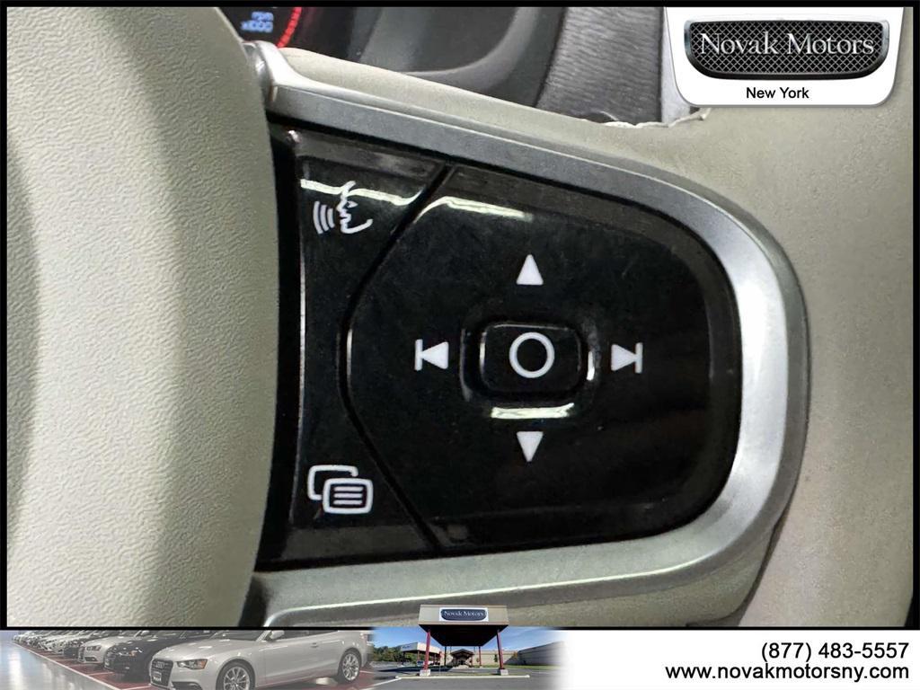 used 2022 Volvo XC90 car, priced at $37,499
