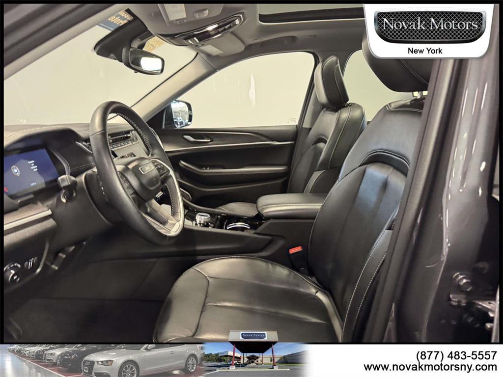 used 2022 Jeep Grand Cherokee car, priced at $33,989
