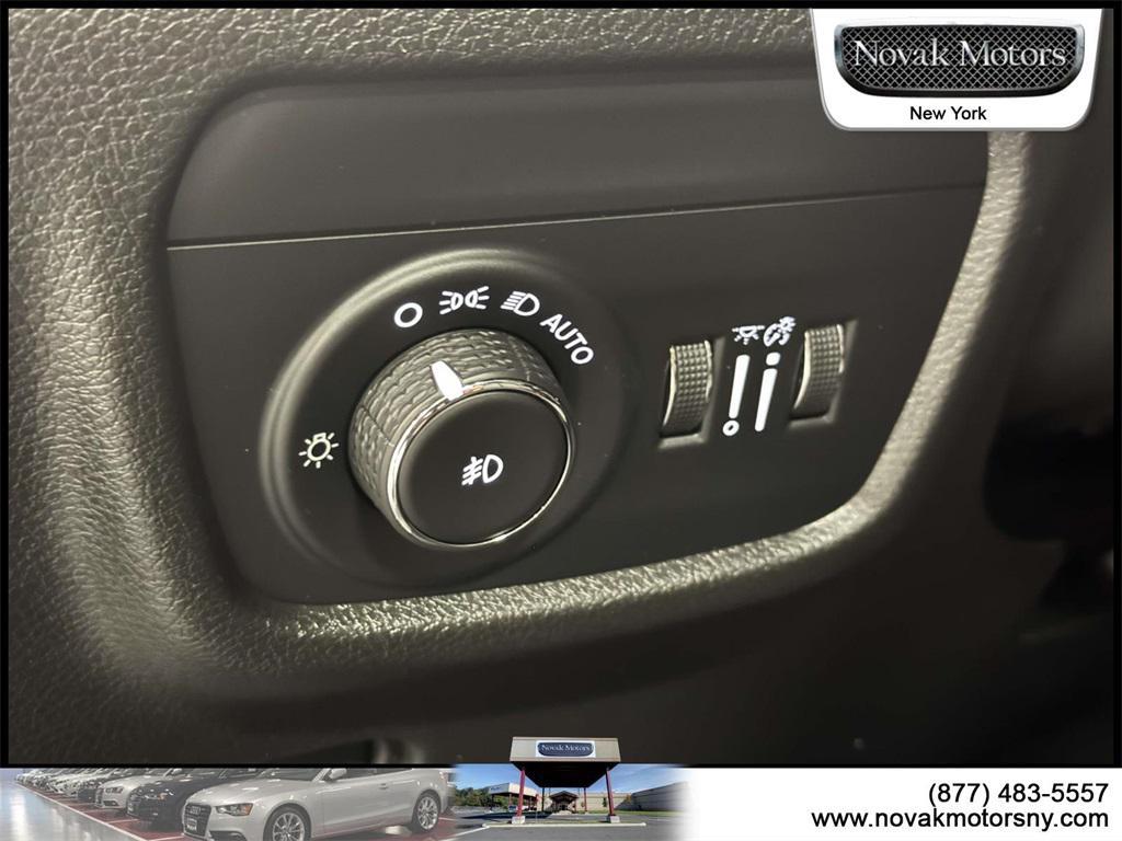 used 2022 Jeep Grand Cherokee car, priced at $33,989