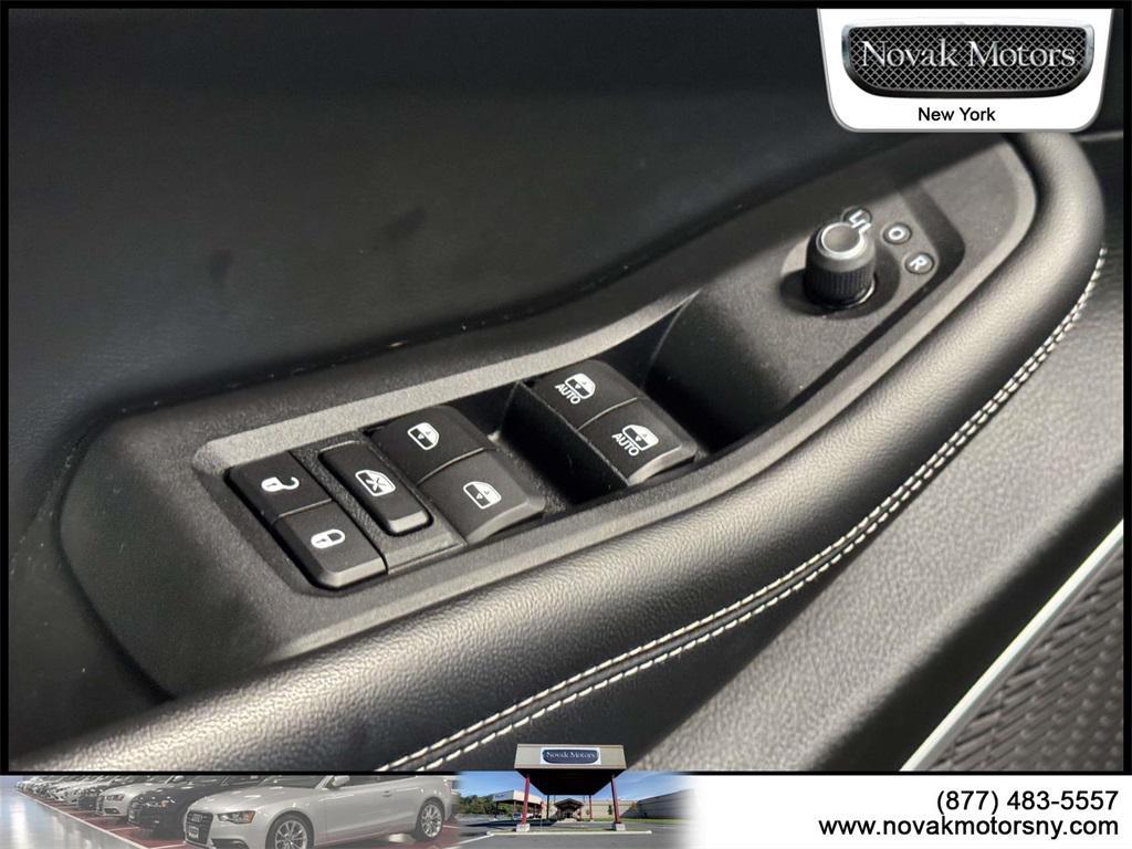 used 2022 Jeep Grand Cherokee car, priced at $33,989