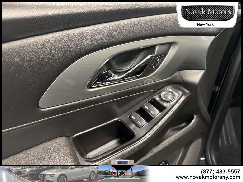 used 2023 Chevrolet Traverse car, priced at $33,390