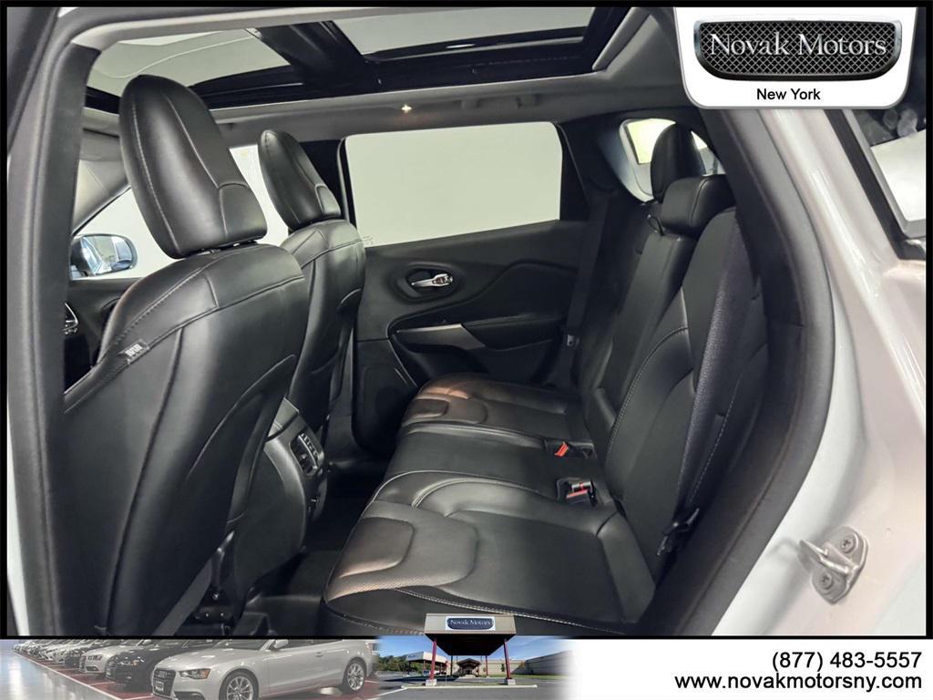 used 2022 Jeep Cherokee car, priced at $25,595