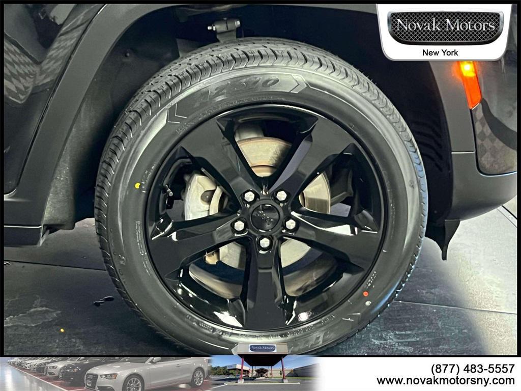 used 2022 Jeep Grand Cherokee car, priced at $34,595