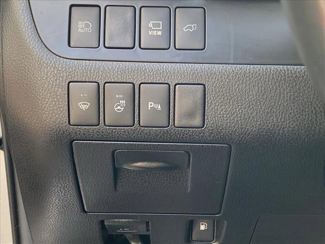 used 2019 Toyota Highlander Hybrid car, priced at $25,998