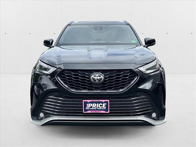 used 2021 Toyota Highlander car, priced at $28,658