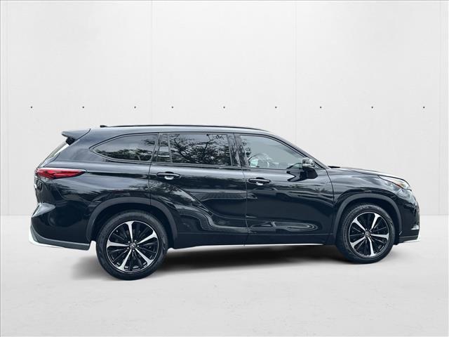 used 2021 Toyota Highlander car, priced at $28,658