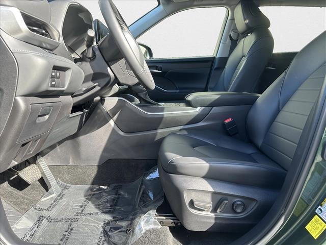 used 2025 Toyota Highlander car, priced at $42,928