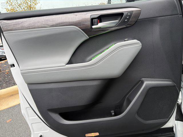 new 2026 Toyota Highlander car, priced at $52,990