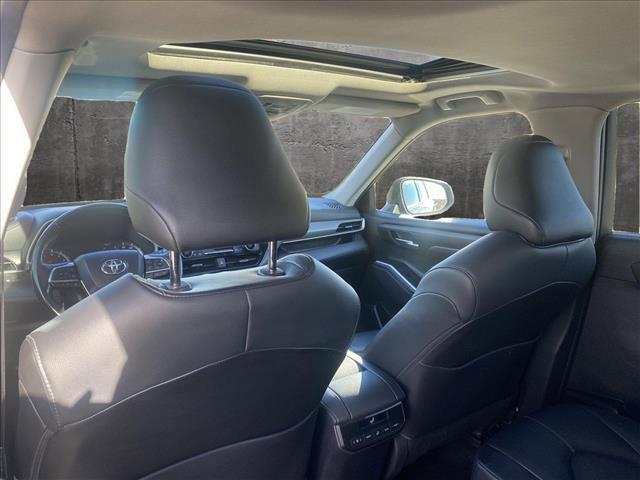 used 2020 Toyota Highlander car, priced at $26,298