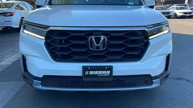 new 2025 Honda Pilot car, priced at $45,050