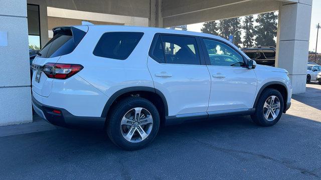 new 2025 Honda Pilot car, priced at $45,050