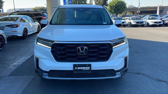 new 2025 Honda Pilot car, priced at $45,050