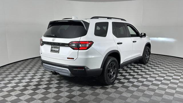 new 2025 Honda Pilot car, priced at $51,350