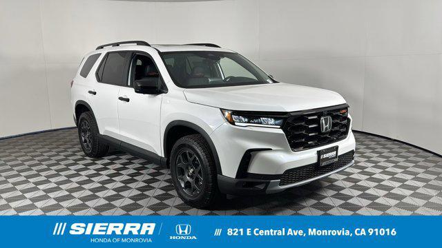 new 2025 Honda Pilot car, priced at $51,350