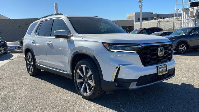 new 2025 Honda Pilot car, priced at $54,985