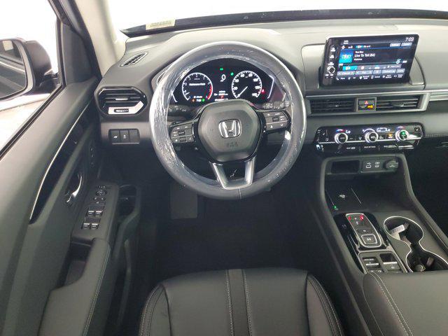 new 2025 Honda Pilot car, priced at $44,995