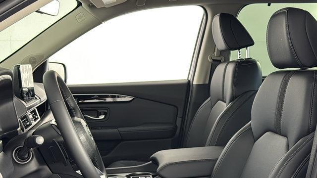 new 2025 Honda Pilot car, priced at $44,950