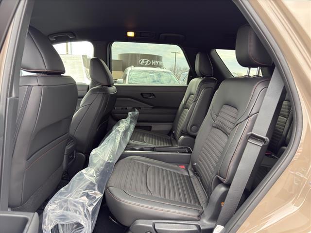 new 2025 Nissan Pathfinder car, priced at $44,401