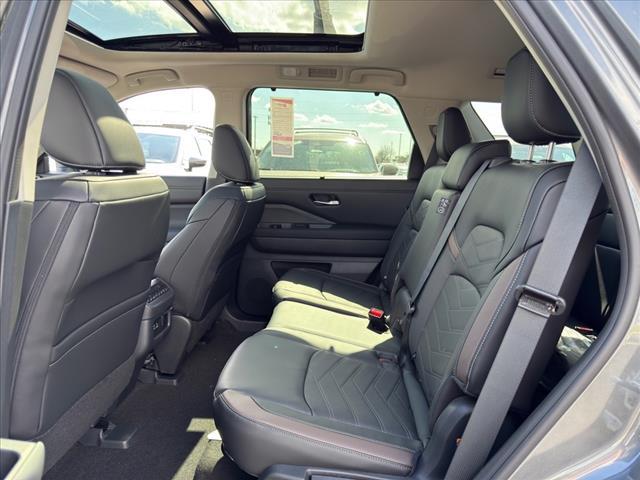 new 2025 Nissan Pathfinder car, priced at $50,465