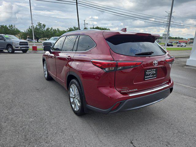 used 2020 Toyota Highlander car, priced at $33,900