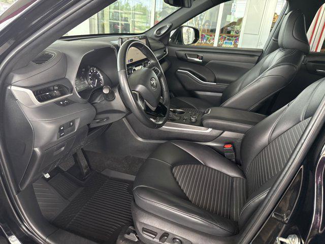 used 2023 Toyota Highlander car, priced at $44,500