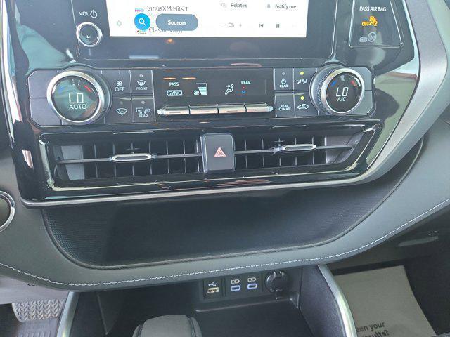 used 2023 Toyota Highlander car, priced at $33,800