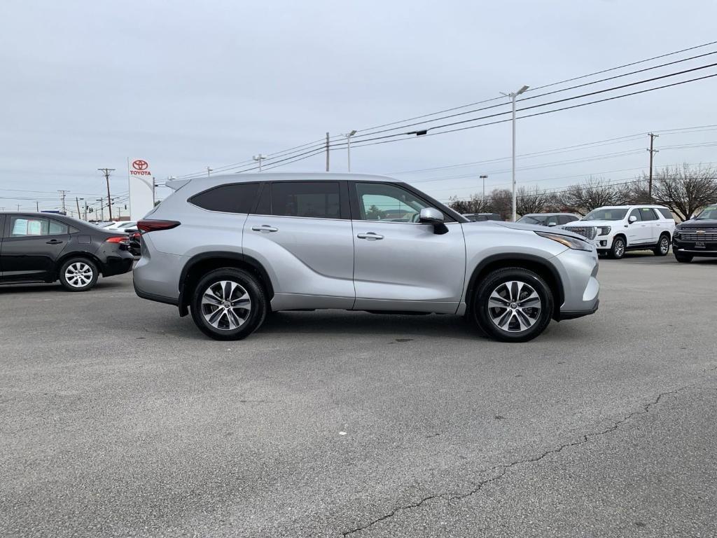 used 2024 Toyota Highlander car, priced at $45,900